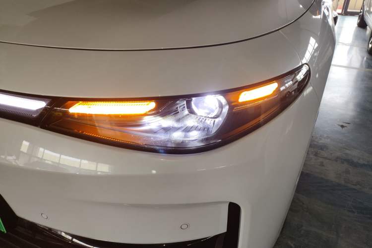 Used Leapmotor C16 2026 Pure Electric 630 LiDAR Zhizun Edition 5 Seats Left Front Headlight