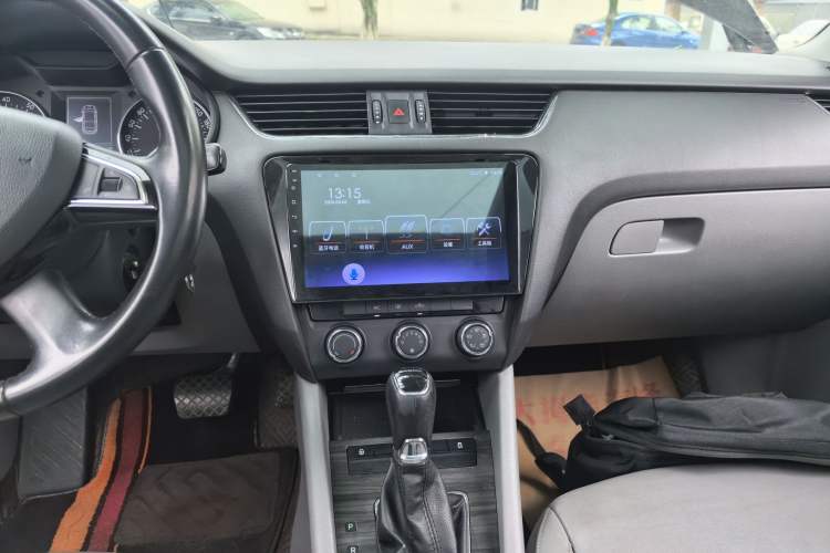 Used Skoda Octavia 2015 1.6L Automatic Yijun Edition Audio And AC Panel