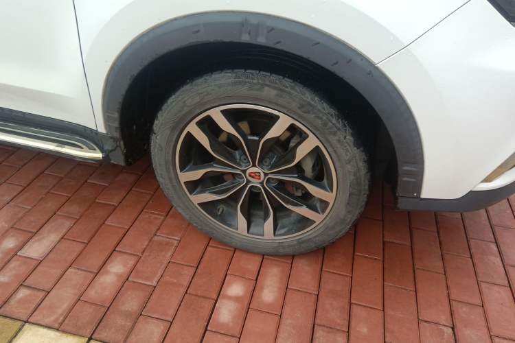 Used Roewe RX5 2018 20T Two-Wheel Drive Manual Internet Smart Edition Right Front Wheel Hub