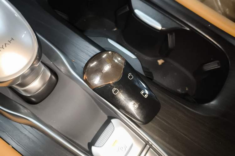 Used VOYAH Dream 2025 EV Long-range Century Edition Interior 1