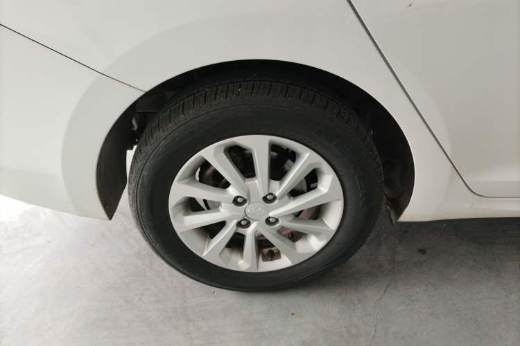 Used Hyundai Verna (new generation) 2016 1.4L Manual Cool Edition GLS Right Rear Wheel Hub