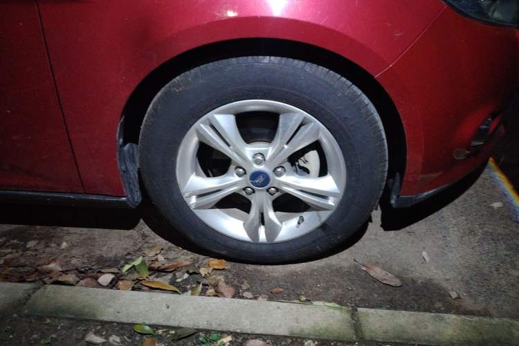 Used Ford Focus 2012 Sedan 1.6L Automatic Fashion Edition
