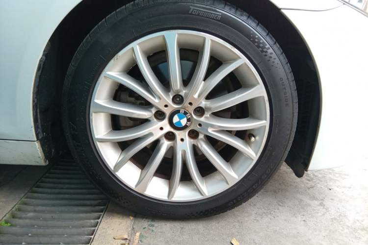 Used BMW 5 Series 2017 525Li Luxury Design Package Right Front Wheel Hub