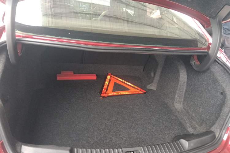 Used Buick Verano 2018 Sedan 20T Dual-Clutch Leading Model Trunk