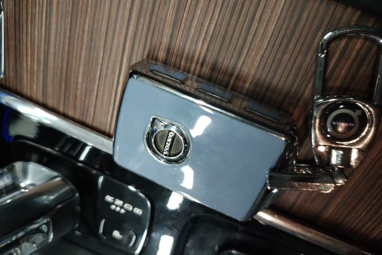 Used Volvo XC60 New Energy 2019 T8 E-Drive Hybrid Intelligent Luxury Sport Edition China V Standard