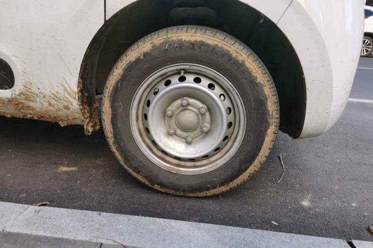 Used SAIC MAXUS Dana V1 2024 V1 Short Wheelbase Low-Roof Multi-Function Version (51 kWh)