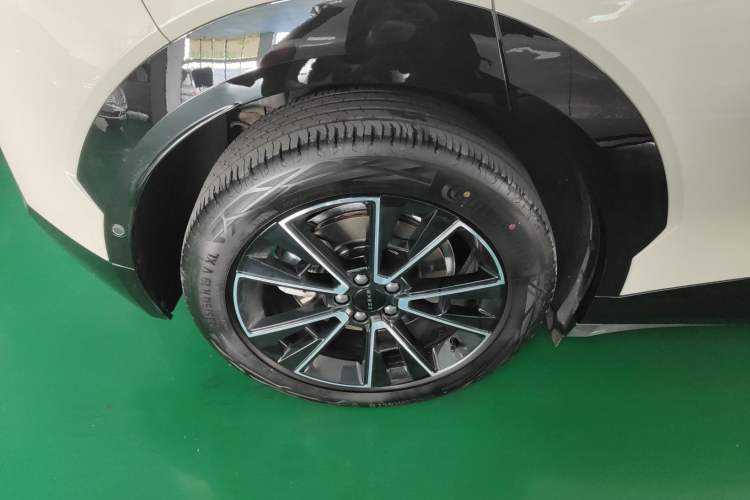 Used Zeekr X 2025 Four-Seater Rear-Drive Cube Version Right Rear Wheel Hub