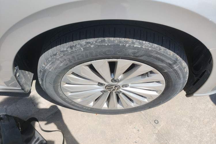 Used Volkswagen Lavida 2021 280TSI DSG Comfort Edition Right Front Wheel Hub