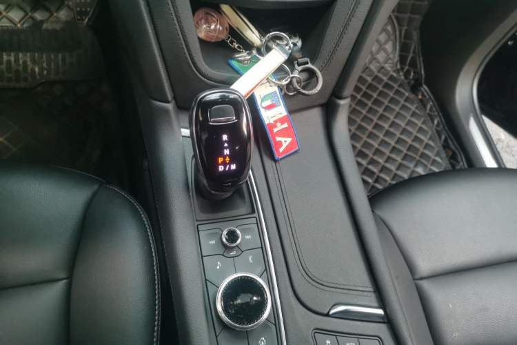 Used Cadillac XT5 2021 2.0T Four-Wheel Drive Luxury Version Gear Lever