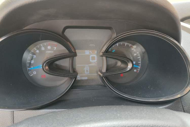 Used Dongfeng Aeolus AX7 2015 2.3L Automatic ZhiZun Version
