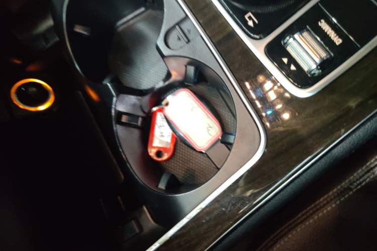 Used Mercedes-Benz GLC 2017 GLC 260 4MATIC Luxury Model Interior 1