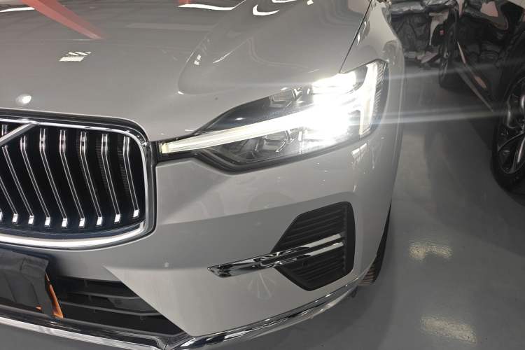 Used Volvo XC60 2023 B5 4x4 Smart Luxury Edition Left Front Headlight