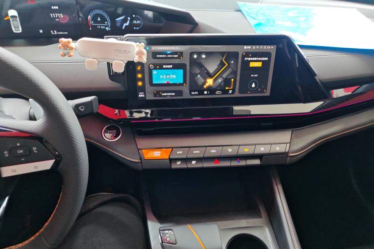 Used Changan UNI-V 2024 1.5T High-Energy Version
