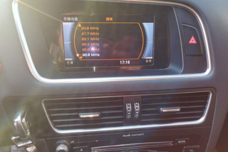 Used Audi Q5 2017 40 TFSI Ambition Edition Audio And AC Panel