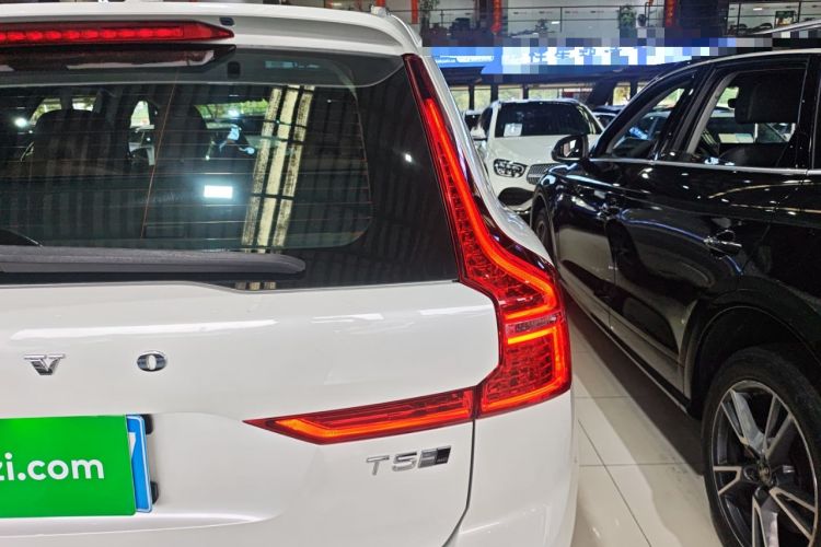 Used Volvo XC60 2020 T5 4x4 Smart Luxury Edition Exterior 3