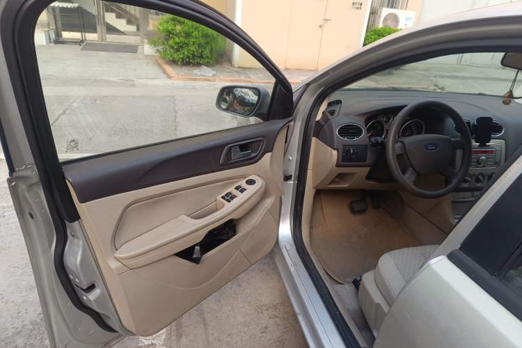 Used Ford Focus 2012 Sedan Classic 1.8L Automatic Base Model Driver Seat