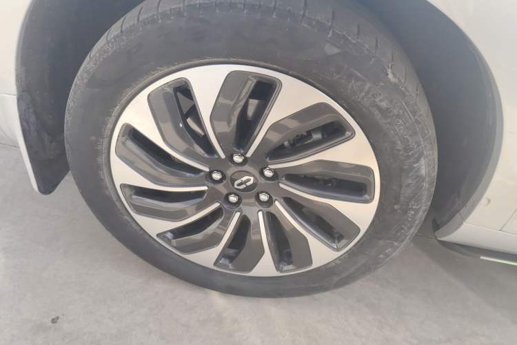 Used Hima AITO M7 2024 1.5T Intelligent Driving 4WD Max Edition 5 Seats Right Rear Wheel Hub