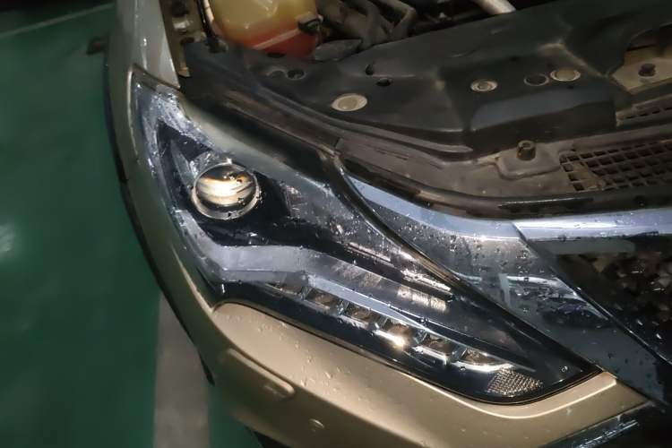 Used BYD Tang New Energy 2015 2.0T Four-Wheel-Drive Flagship Model Right Front Headlight