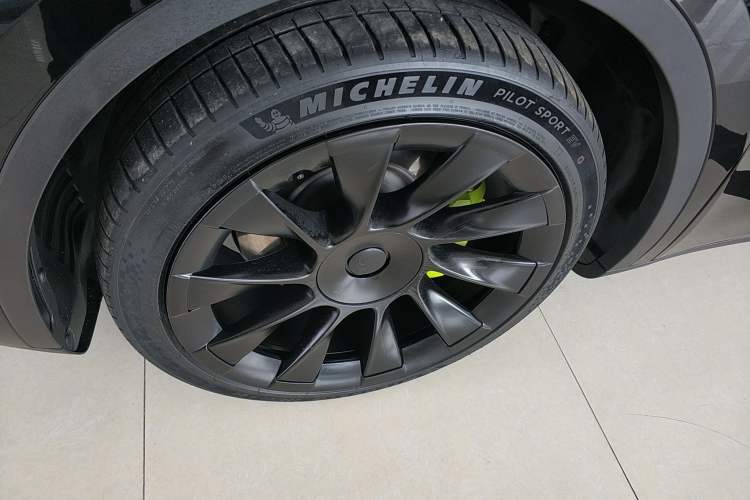 Used Tesla Model Y 2022 Long-Range All-Wheel-Drive Version
