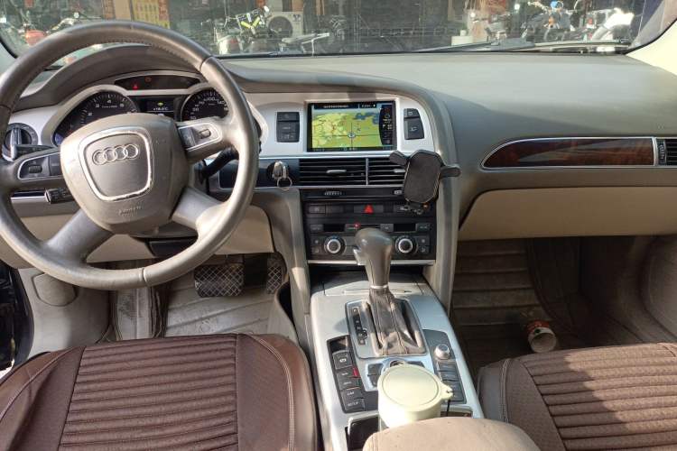 Used Audi A6L 2011 2.0 TFSI Automatic Standard Edition Center Console