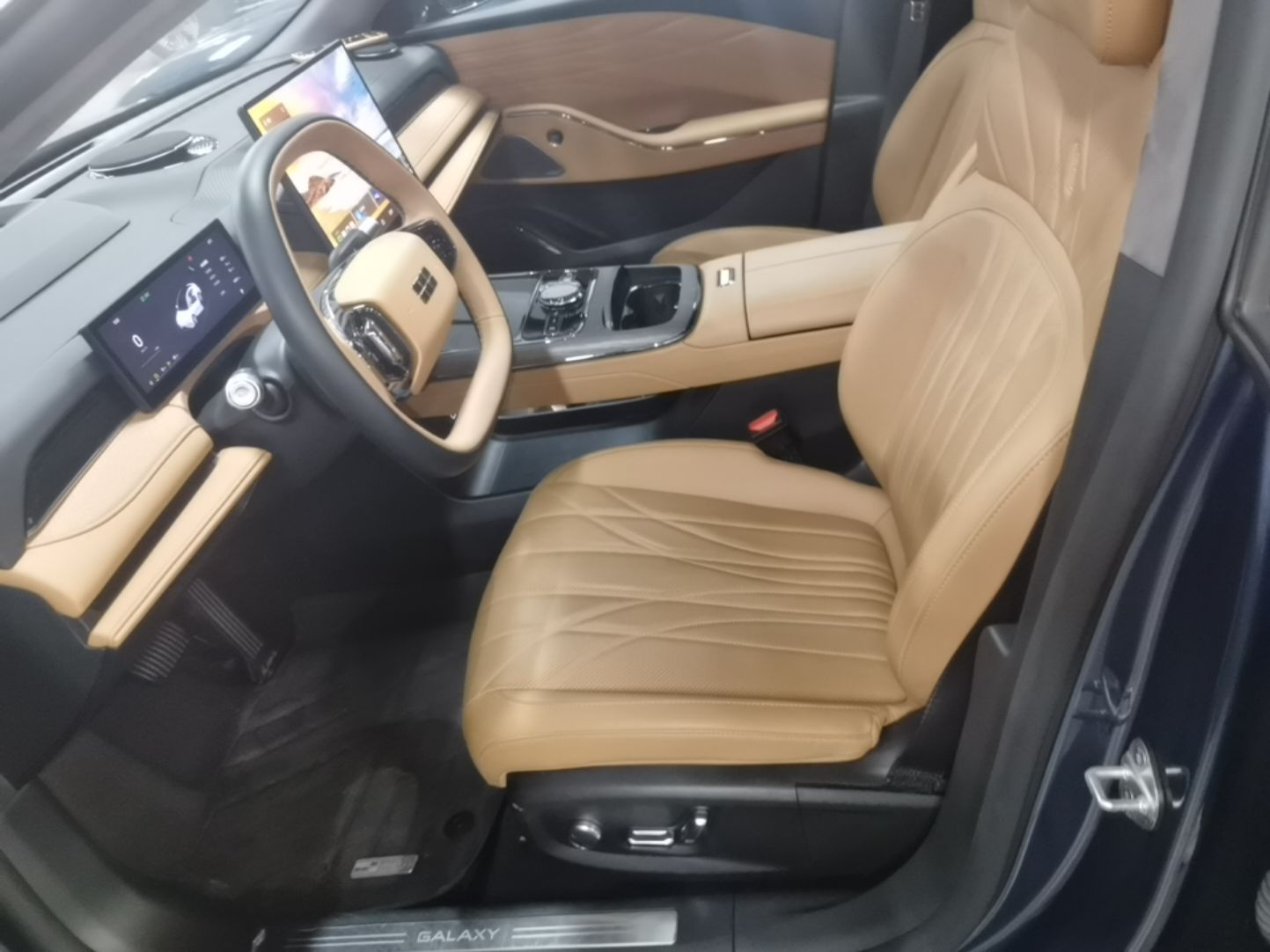 Geely Galaxy 8 2025 130km EM-i Flagship Edition — снимка 17