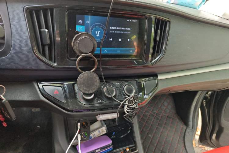 Used FORTHING Lingzhi 2023 M5L 1.6L Base Model 7 Seats Audio And AC Panel