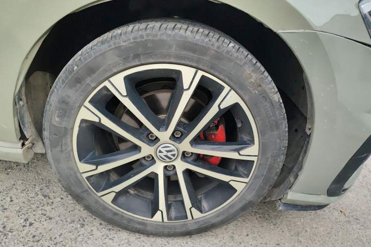 Used Volkswagen Golf 2017 280TSI Automatic R-Line Million-Vehicle Commemorative Edition Right Front Wheel Hub