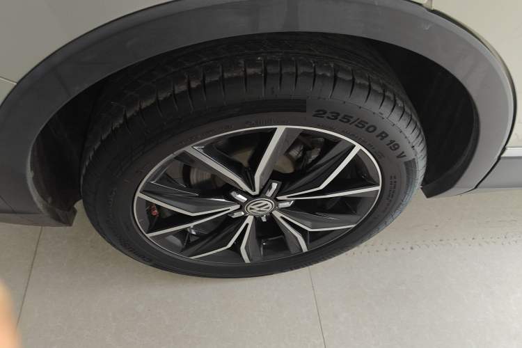 Used Volkswagen Tiguan L 2019 Revised 330TSI Automatic Two-Wheel Drive Smart & Luxury Edition China VI Standard