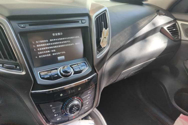 Used CHANGAN CS75 2016 1.8T Automatic Elite Model China IV Standard Audio And AC Panel