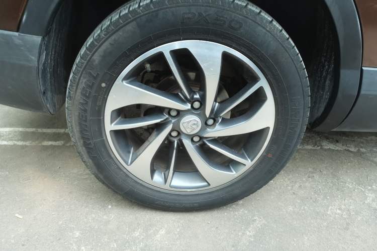 Used Baojun 560 2015 1.8L manual luxury version
