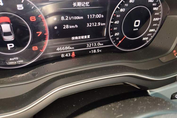 Used Audi A4L 2019 40 TFSI Fashion Edition China VI Emission Standard Odometer Close Up