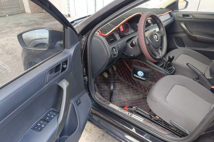 Used Volkswagen Santana 2016 1.6L Manual Fashion Edition