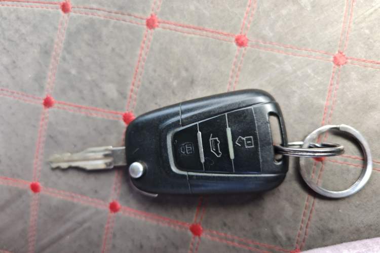 Used SAIC MAXUS Xintu V80 2018 2.5T 6-Speed Manual Aoyuntong Short Wheelbase Mid-Height 5-6 Seater