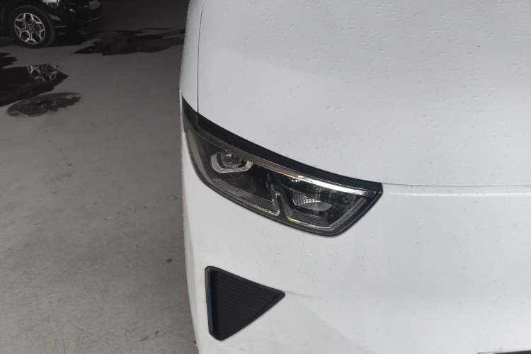 Used Wuling Yangguang 2024 300km Comfort-Grade Passenger Van 60kW
