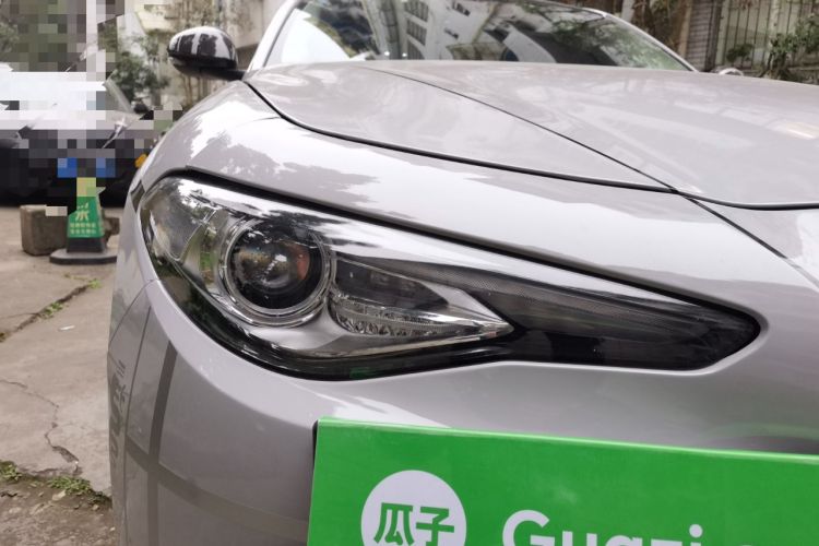 Used Alfa Romeo Giulia 2017 2.0T 200HP Luxury Edition Right Front Headlight