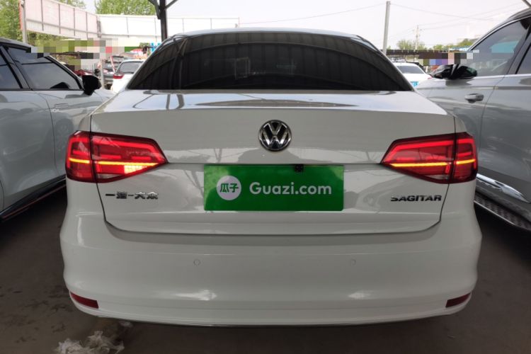 Used Volkswagen Sagitar 2015 1.6L Manual Comfort Model