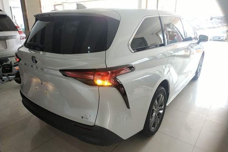 Used Toyota SIENNA 2026 Model 2.5L Dual-Engine Two-Wheel-Drive Comfort Edition Rear Right 45 Deg