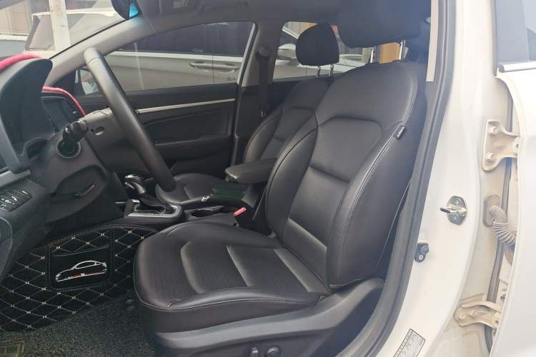 Used Hyundai Elantra (6th Generation / Lingdong) 2016 1.6L Automatic ZhiXuan · Luxury Version