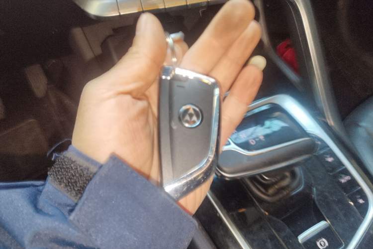 Used SAIC MAXUS T90 RV 2022 2.0T Explorer T90 All-Terrain Green Vehicle Key