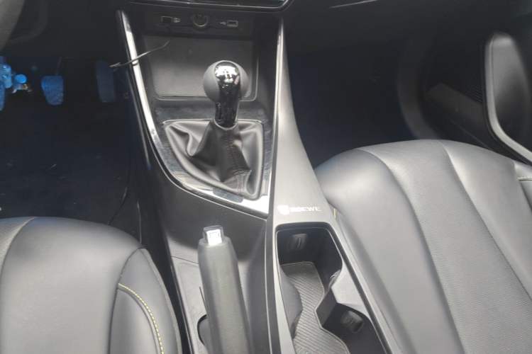 Used Roewe i5 2021 1.5L Manual Diamond Edition Gear Lever