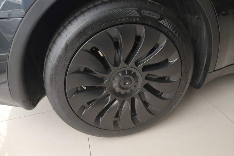 Used Tesla Model Y 2024 Rear-Wheel-Drive Version Right Rear Wheel Hub