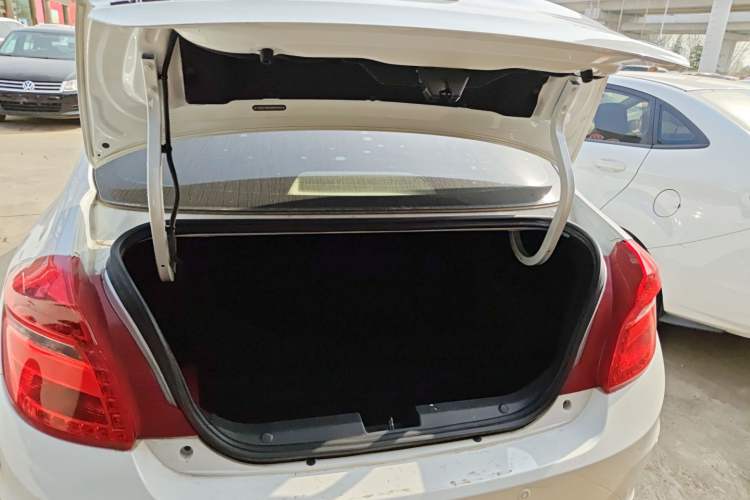 Used Chery E3 2015 1.5L Manual Fashion Model