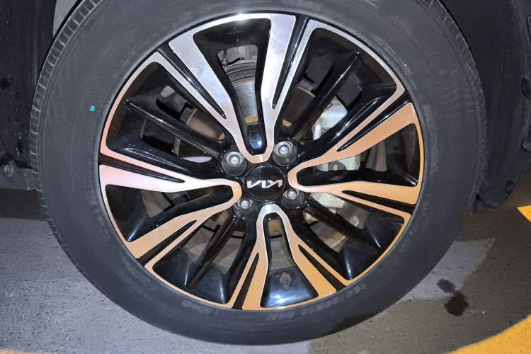 Used Kia kx1 Stonic 2021 1.4L CVT Sunroof Model
