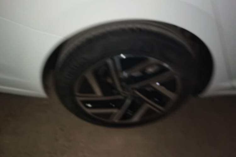 Used Volkswagen Sagitar 2023 280TSI DSG Excellence Edition Right Rear Wheel Hub