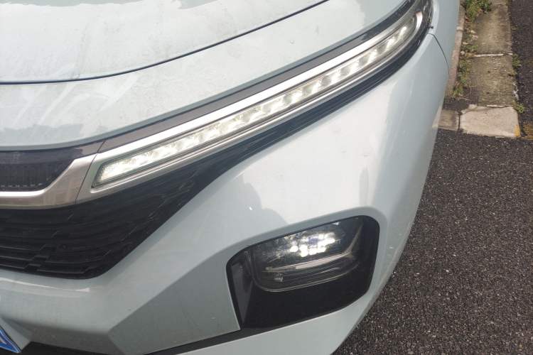 Used Baojun Valli 2021 1.5T Yili Pasture CVT Luxury Model Left Front Headlight