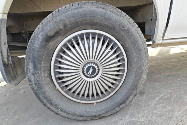 Used JMC Fushun 2022 2.0T Manual Van Short Wheelbase Mid-Height Roof 3-Seater