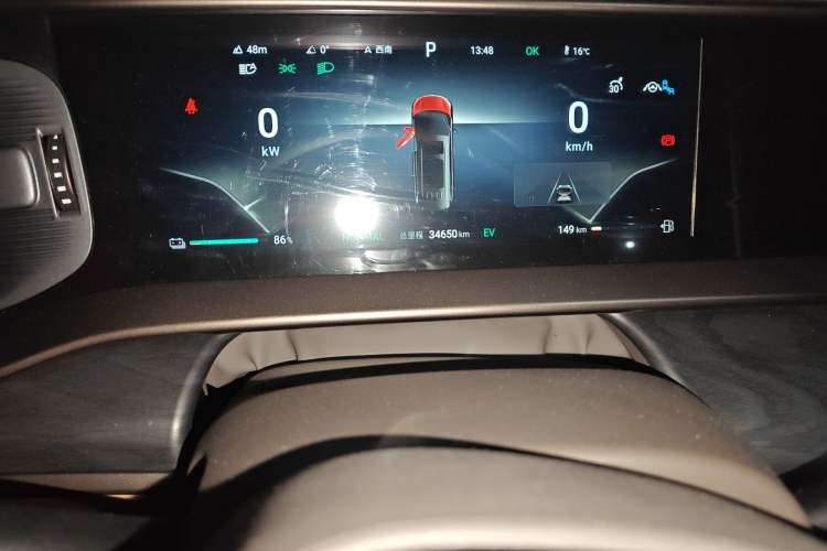 Used Denza D9 2023 DM-i 965 Luxury Model Odometer Close Up