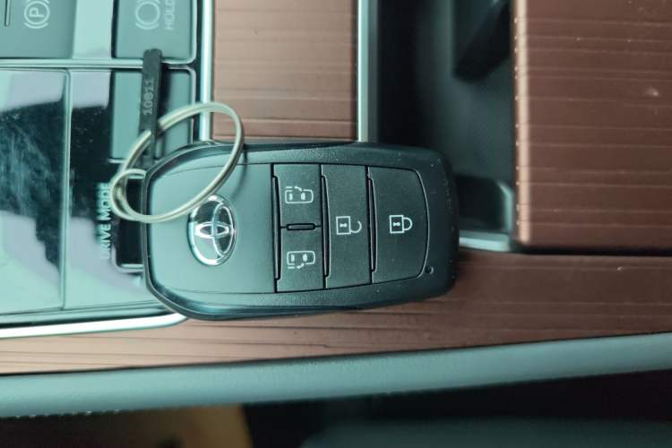 Used Toyota Granvia 2024 2.5L Hybrid Comfort Edition