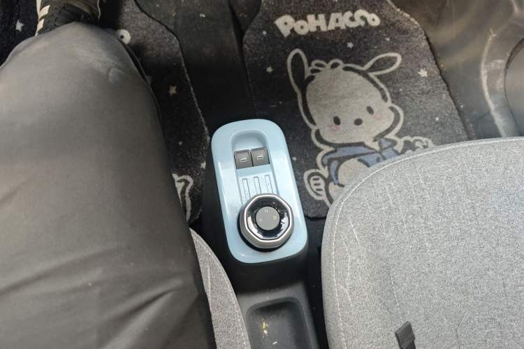 Used Geely Galaxy Panda 2023 Panda Mini 200km Endurance Bear Gear Lever