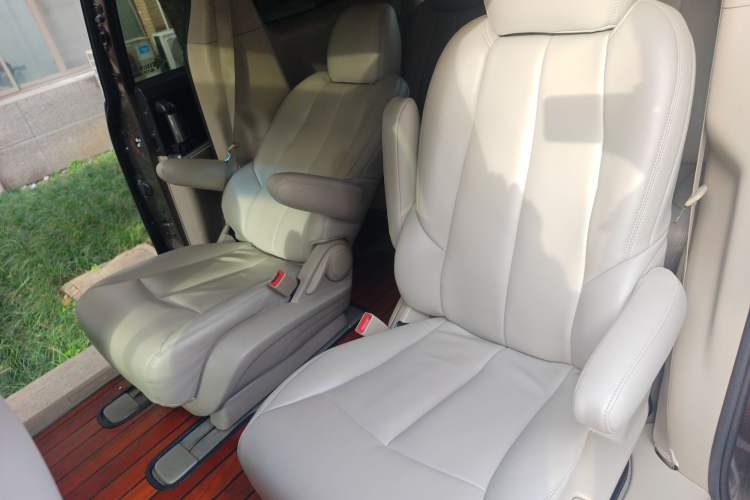 Used Buick GL8 2015 2.4L Luxury Business Premium Edition Left Rear Seat